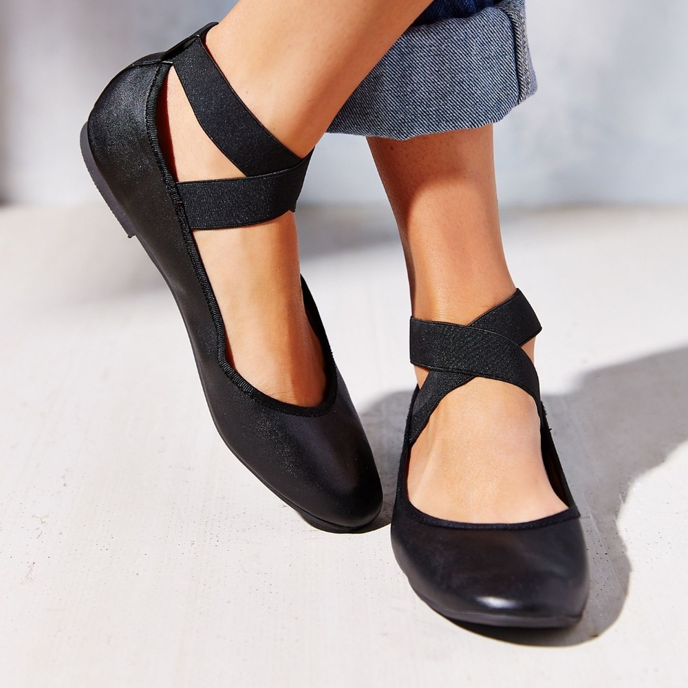 UO black kimchi blue elastic cross-strap flat NWT